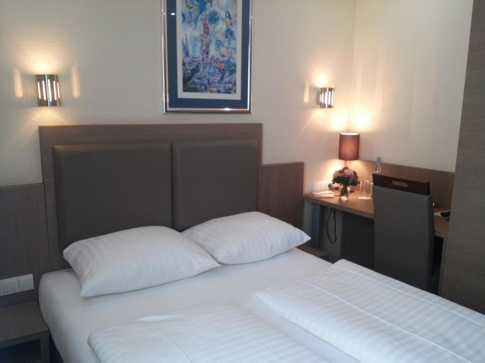 Standard Queen Room